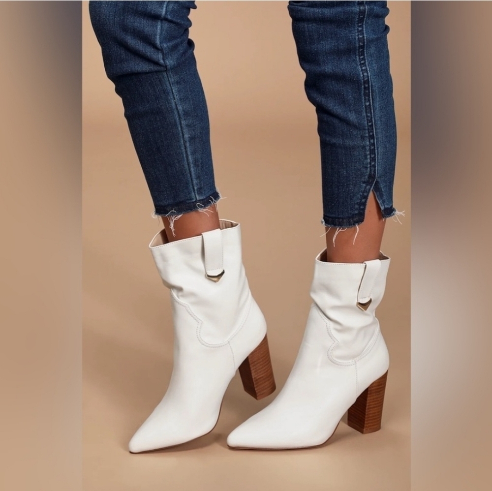 Lulus Taryne White Pointed-Toe Booties Size 9 New In Box